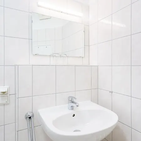 712, Seepark Apartment *