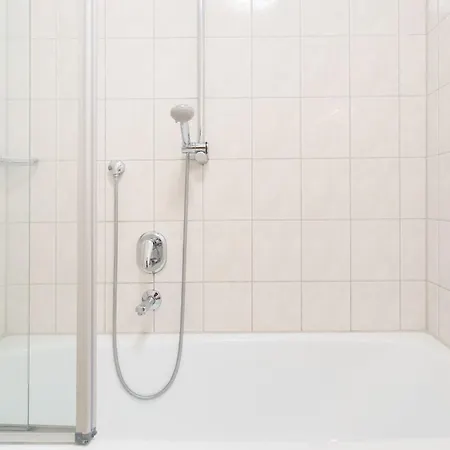 712, Seepark Apartment