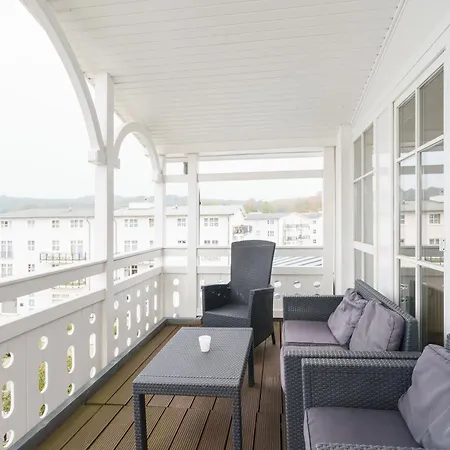 Apartment 712, Seepark